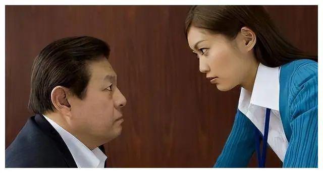 的堕落史她的荒唐奢靡让我们咂舌凯发K8旗舰厅广东“美女院长”(图5)